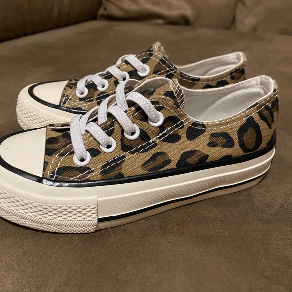 Toddler size 11 C brand new cheetah sneaker